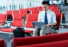 美国两艘导弹级驱逐舰穿越台海 外交部：全程掌握